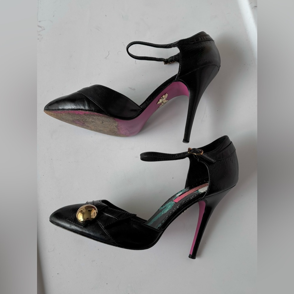 Betsey Johnson Y2K Black Leather Stilettos Ankle Strap Bow & Gold Button Size 7 - Picture 5 of 11